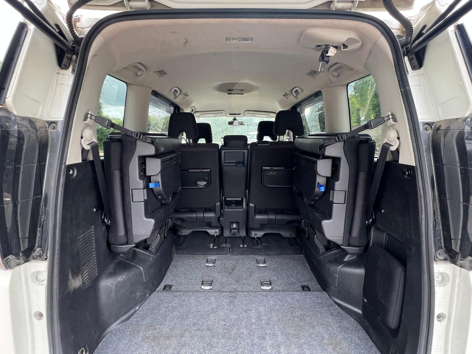NISSAN SERENA 2018, PURE DRIVE, 2.0 PETROL HYBRID FULLY LOADED, 8 SEATER, PEARL WHITE PAINT, BLACK CLOTH INTERIOR