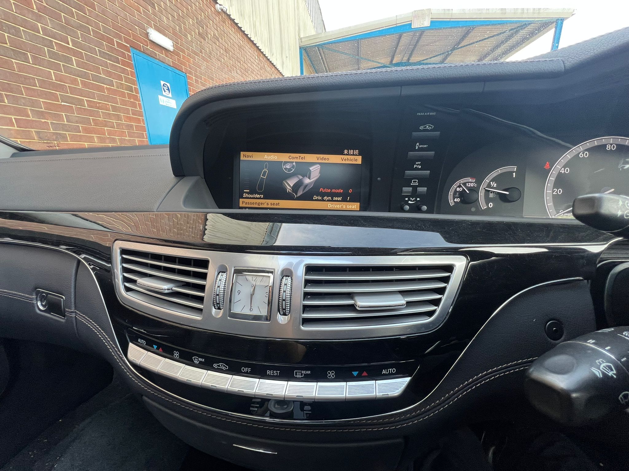 MERCEDES S550 2011, EXECUTIVE, 5.5 V8 PETROL FULLY LOADED, 5 SEATER, IRIDIUM SILVER PAINT, BLACK LEATHER INTERIOR