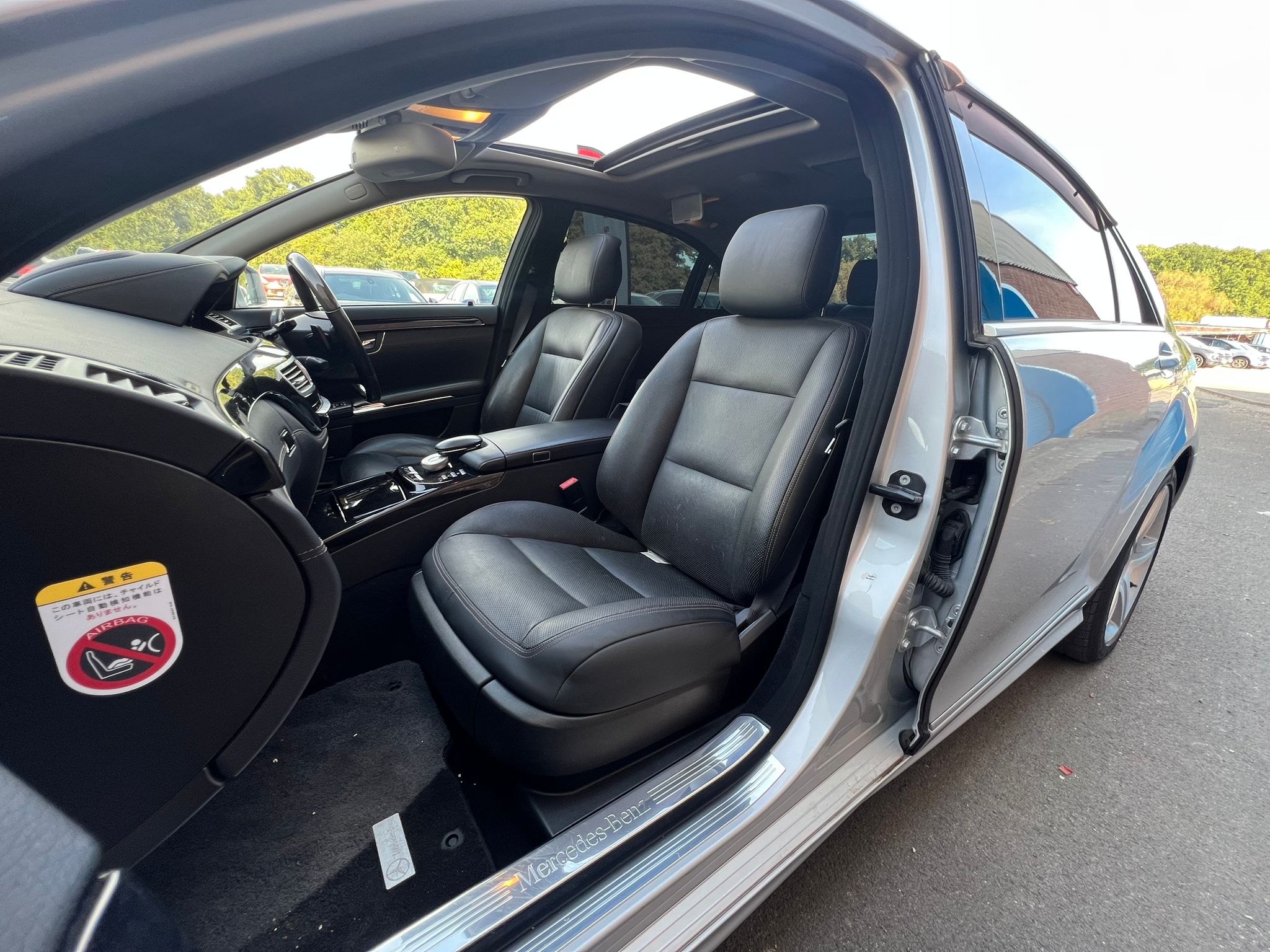 MERCEDES S550 2011, EXECUTIVE, 5.5 V8 PETROL FULLY LOADED, 5 SEATER, IRIDIUM SILVER PAINT, BLACK LEATHER INTERIOR