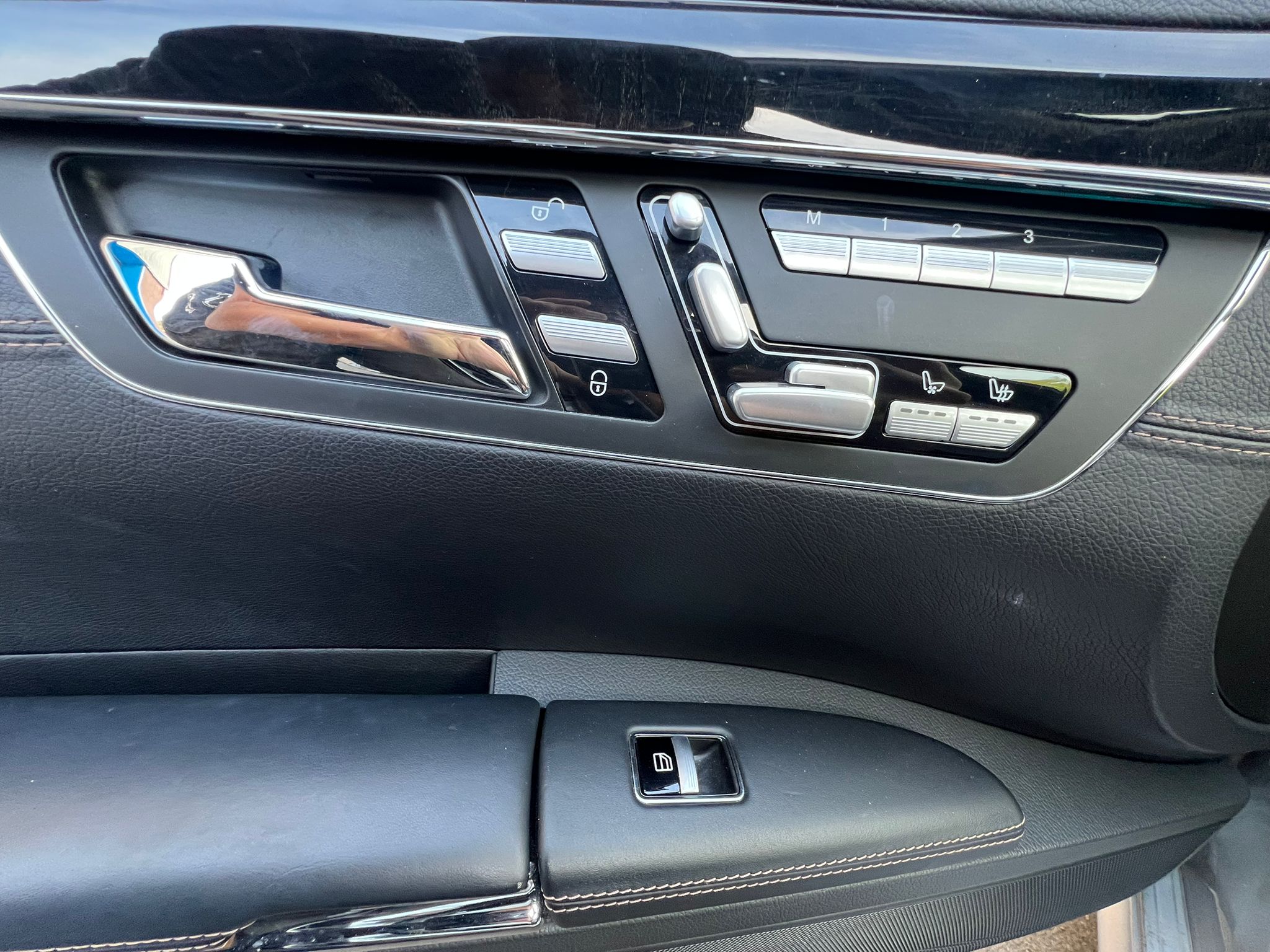 MERCEDES S550 2011, EXECUTIVE, 5.5 V8 PETROL FULLY LOADED, 5 SEATER, IRIDIUM SILVER PAINT, BLACK LEATHER INTERIOR