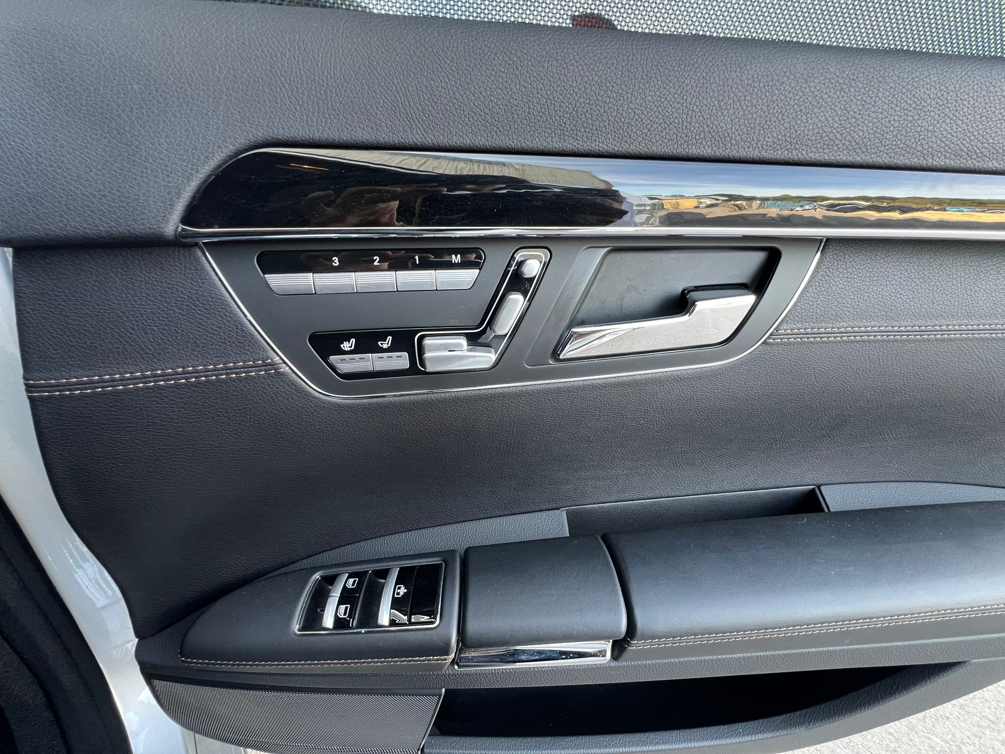 MERCEDES S550 2011, EXECUTIVE, 5.5 V8 PETROL FULLY LOADED, 5 SEATER, IRIDIUM SILVER PAINT, BLACK LEATHER INTERIOR
