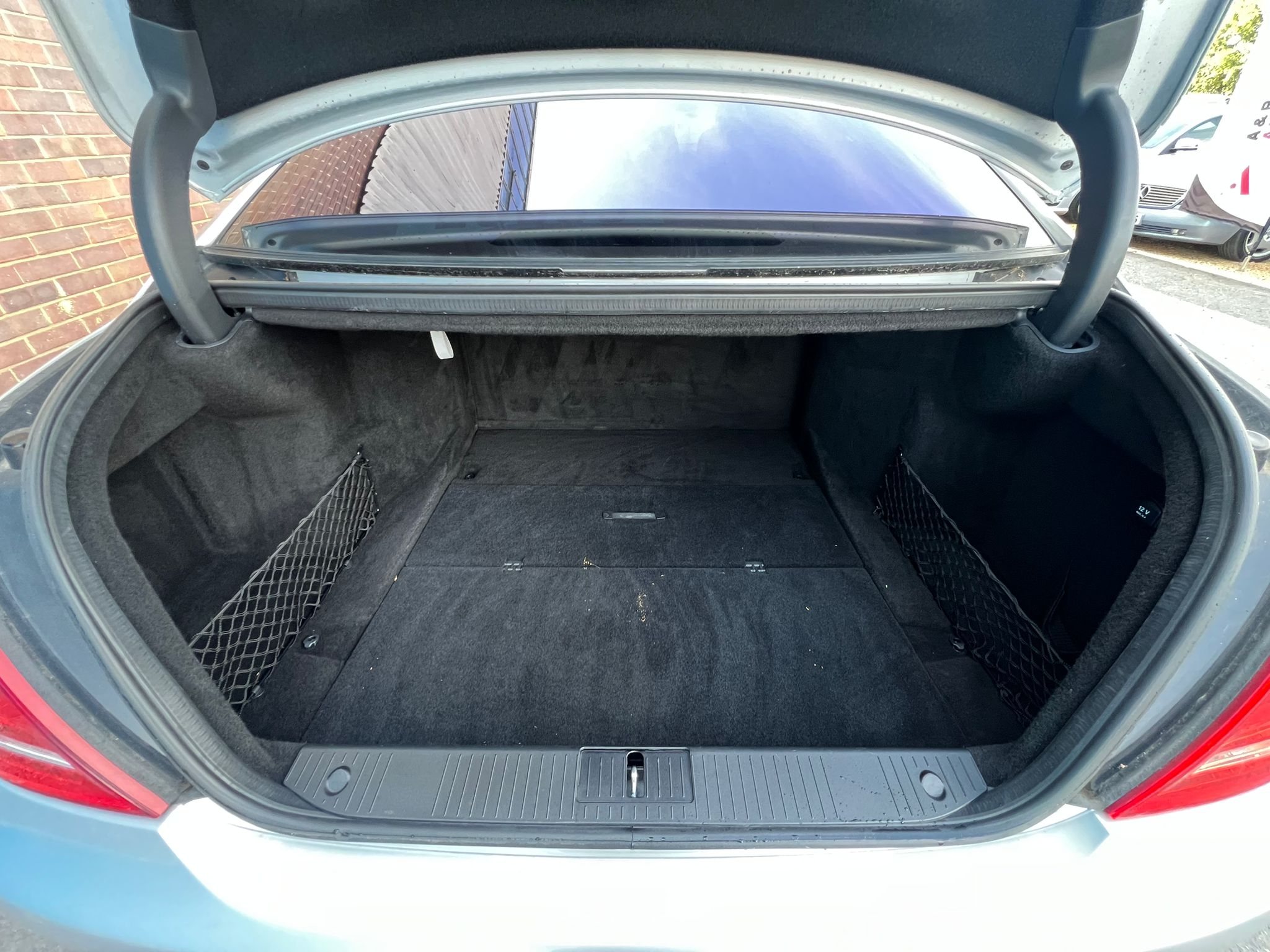 MERCEDES S550 2011, EXECUTIVE, 5.5 V8 PETROL FULLY LOADED, 5 SEATER, IRIDIUM SILVER PAINT, BLACK LEATHER INTERIOR