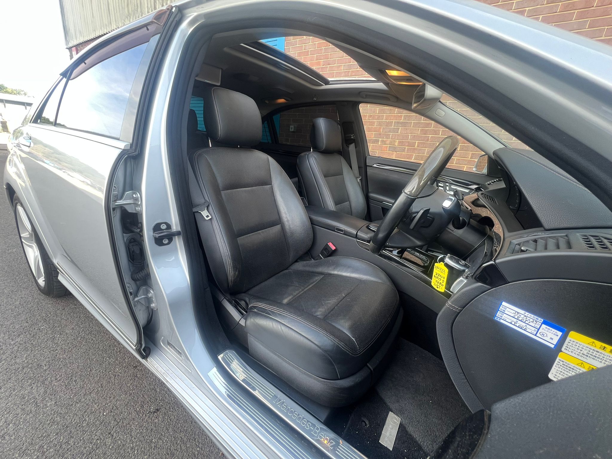 MERCEDES S550 2011, EXECUTIVE, 5.5 V8 PETROL FULLY LOADED, 5 SEATER, IRIDIUM SILVER PAINT, BLACK LEATHER INTERIOR
