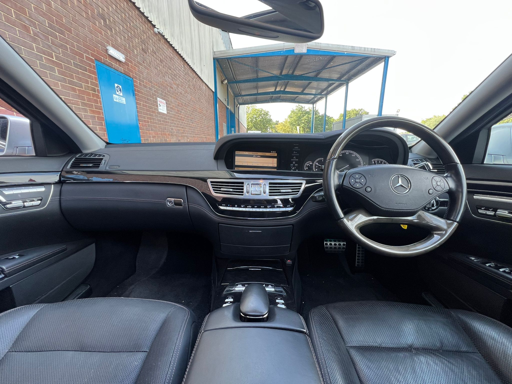 MERCEDES S550 2011, EXECUTIVE, 5.5 V8 PETROL FULLY LOADED, 5 SEATER, IRIDIUM SILVER PAINT, BLACK LEATHER INTERIOR
