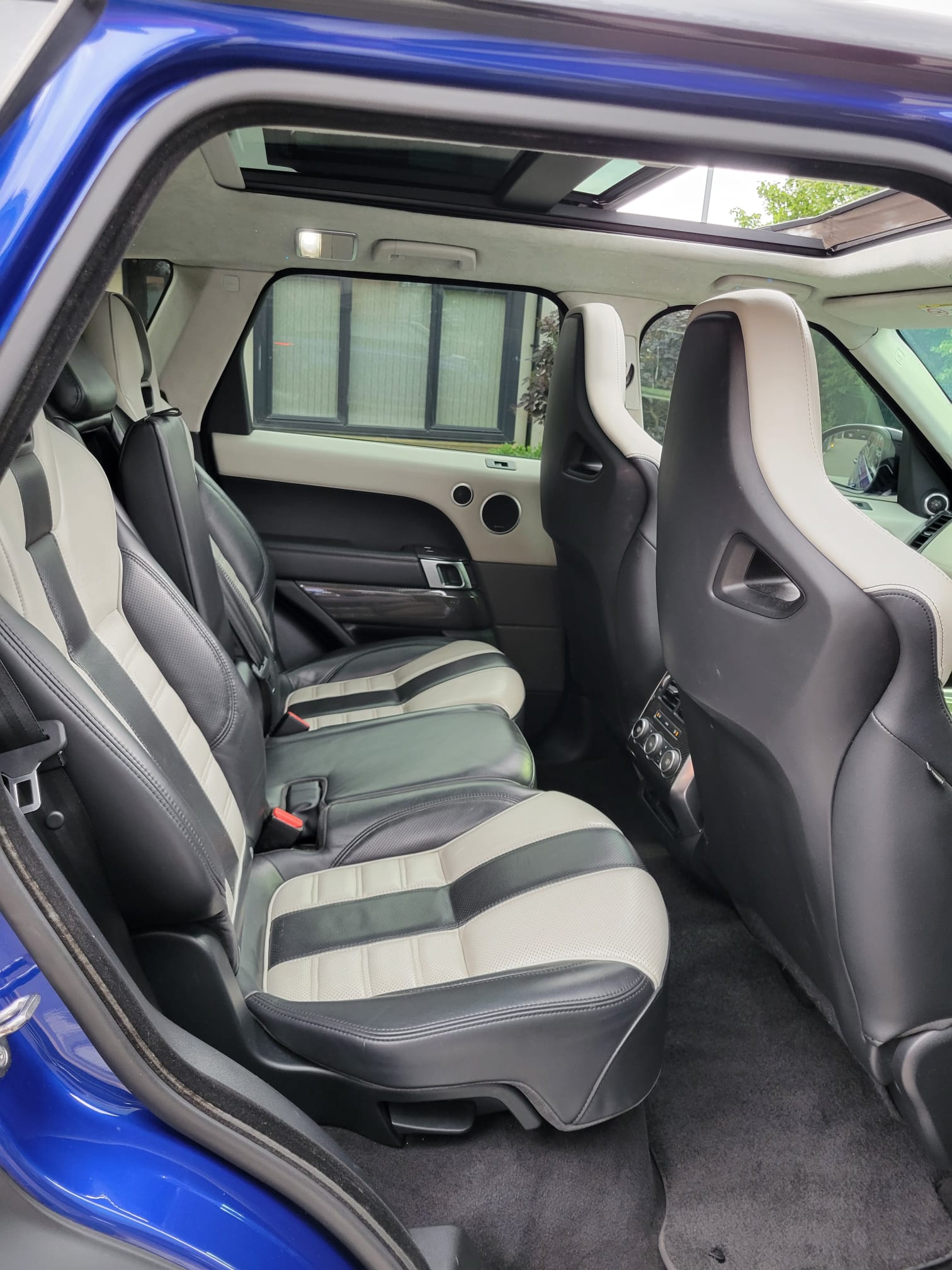 LAND ROVER RANGE ROVER SPORT SVR 2016, 5.0 V8 PETROL FULLY LOADED, 5 SEATER, ESTORIL BLUE PAINT, BLACK / BEIGE LEATHER INTERIOR