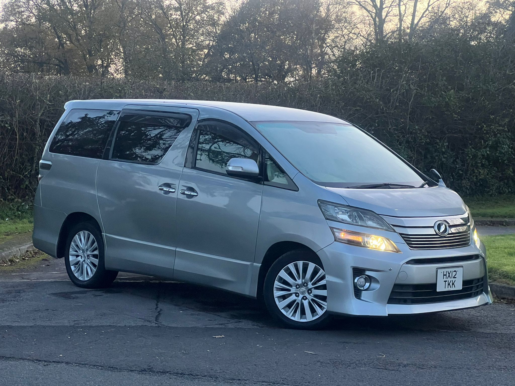 TOYOTA VELLFIRE 2012, 240Z PLATINUM SELECTION II, 2.4 PETROL FULLY LOADED, 7 SEATER, SILVER METALLIC PAINT, BLACK CLOTH INTERIOR