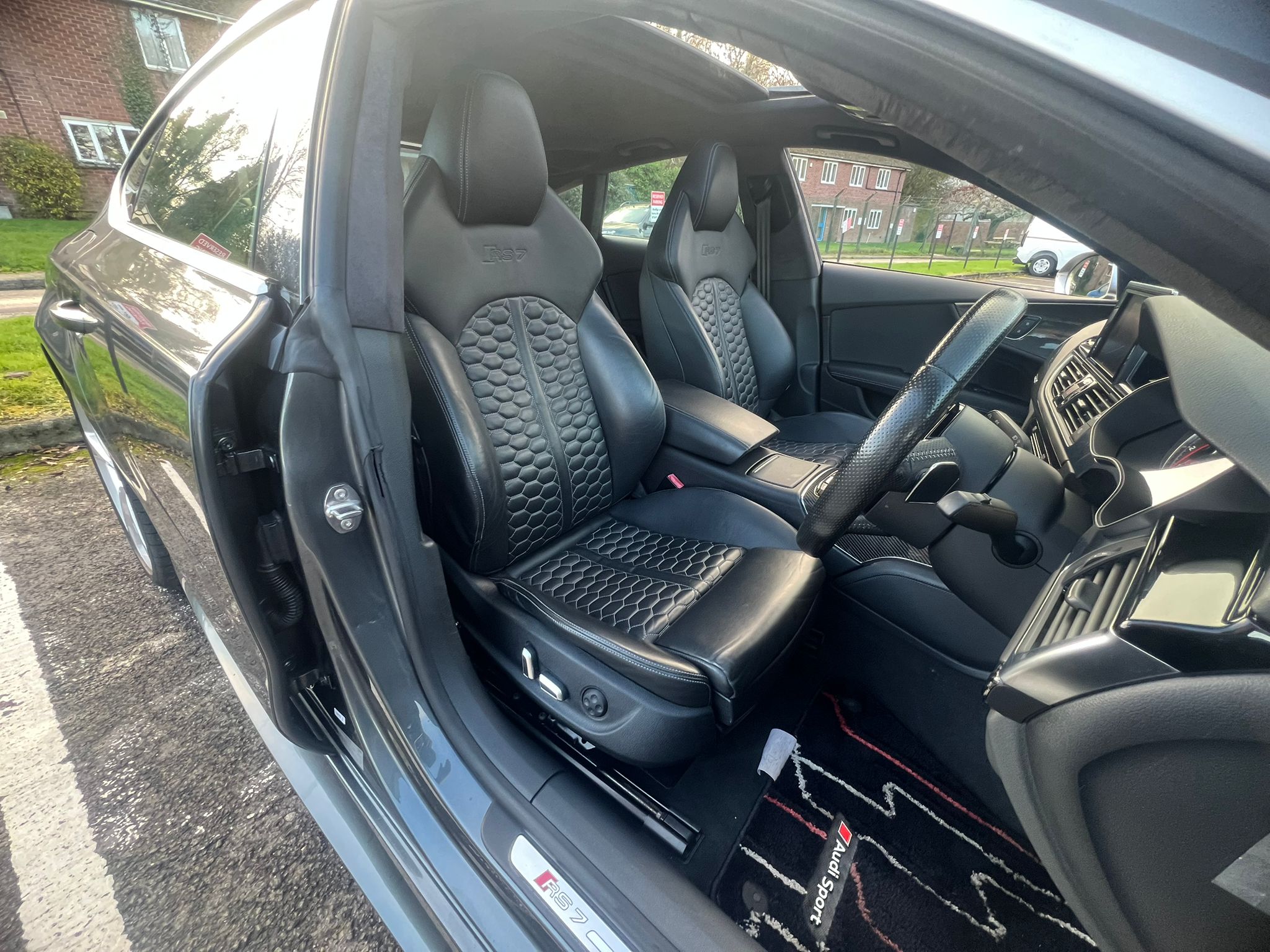 AUDI RS7 2014, 4.0 V8 PETROL FULLY LOADED, 4 SEATER, SUNROOF, DAYTONA GREY PEARL PAINT, BLACK LEATHER INTERIOR