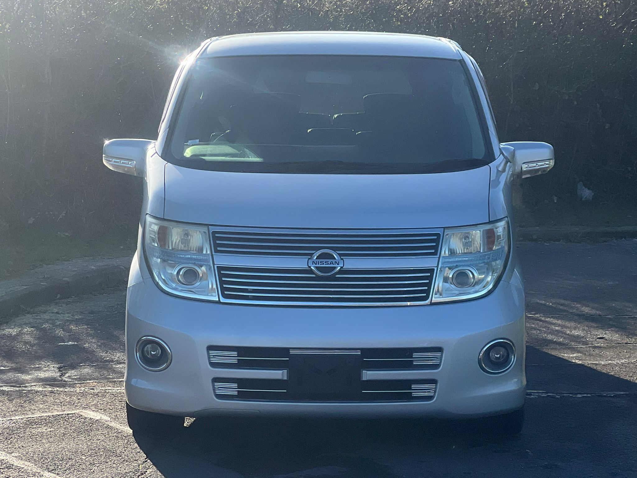 NISSAN ELGRAND 2008, HIGHWAY STAR, 2.5 V6 PETROL FULLY LOADED, 8 SEATER, BRILLIANT SILVER PAINT, BLACK LEATHER INTERIOR