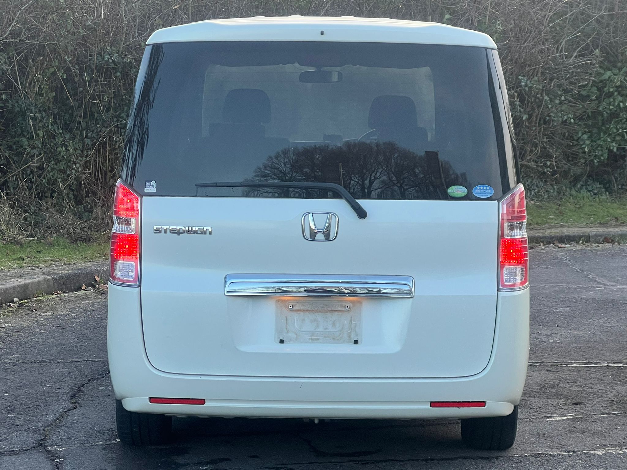 HONDA STEPWAGON 2010, G SPEC, 2.0 PETROL FULLY LOADED, 7 SEATER,  PREMIUM WHITE PEARL PAINT, BLACK CLOTH INTERIOR