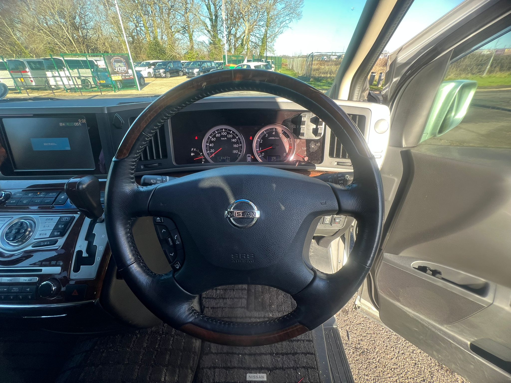 NISSAN ELGRAND 2008, HIGHWAY STAR, 2.5 V6 PETROL FULLY LOADED, 8 SEATER, BRILLIANT SILVER PAINT, BLACK LEATHER INTERIOR